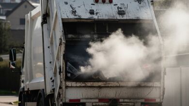 Laderaum von Müllfahrzeug geriet in Brand